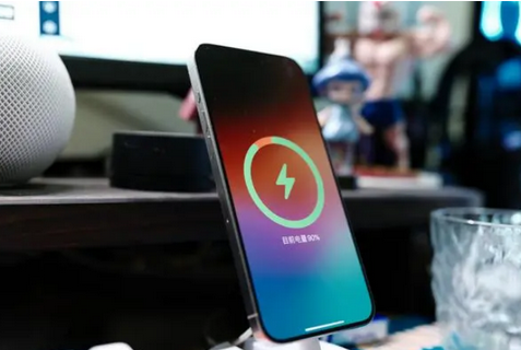 渝中苹果15换屏服务分享用什么充电器给iPhone15充电更好 