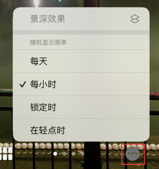 渝中苹果手机维修分享iOS 16 小技巧：锁定屏幕支持随机切换指定照片 