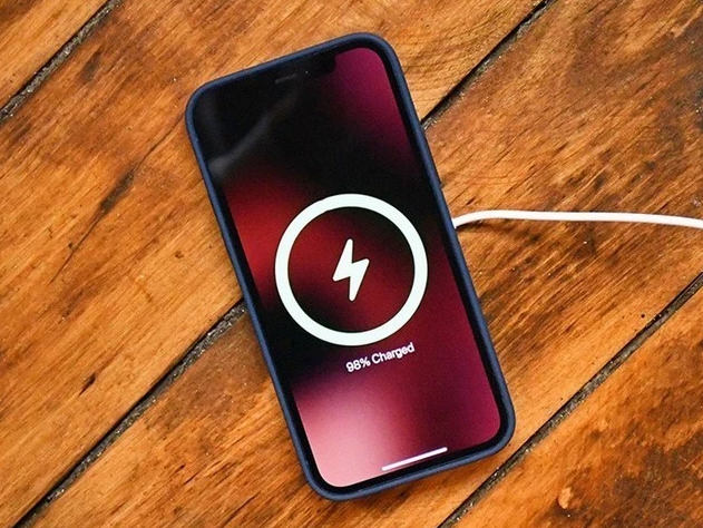 渝中苹果手机维修分享iPhone 12可以随便充电吗 